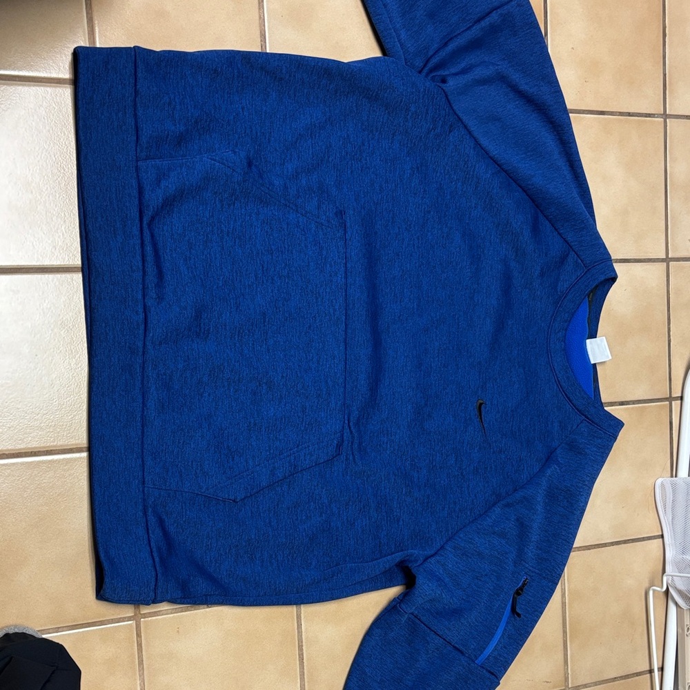 Nike thermafit crew neck  with Front Pocket